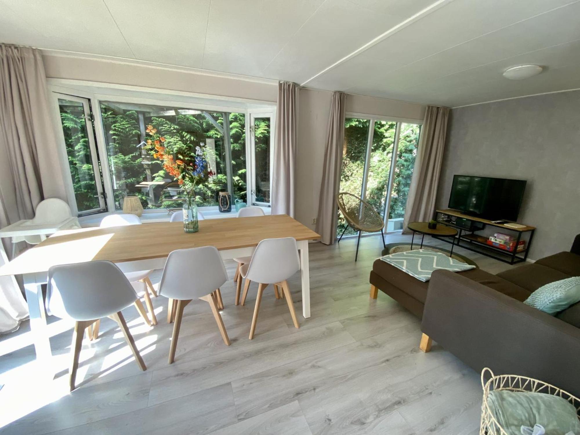 Veluwe Vakanties Chalets With Private Barrel Sauna - With Pool Bar And Restaurant Facilities In The Veluwe National Park Putten Exteriör bild