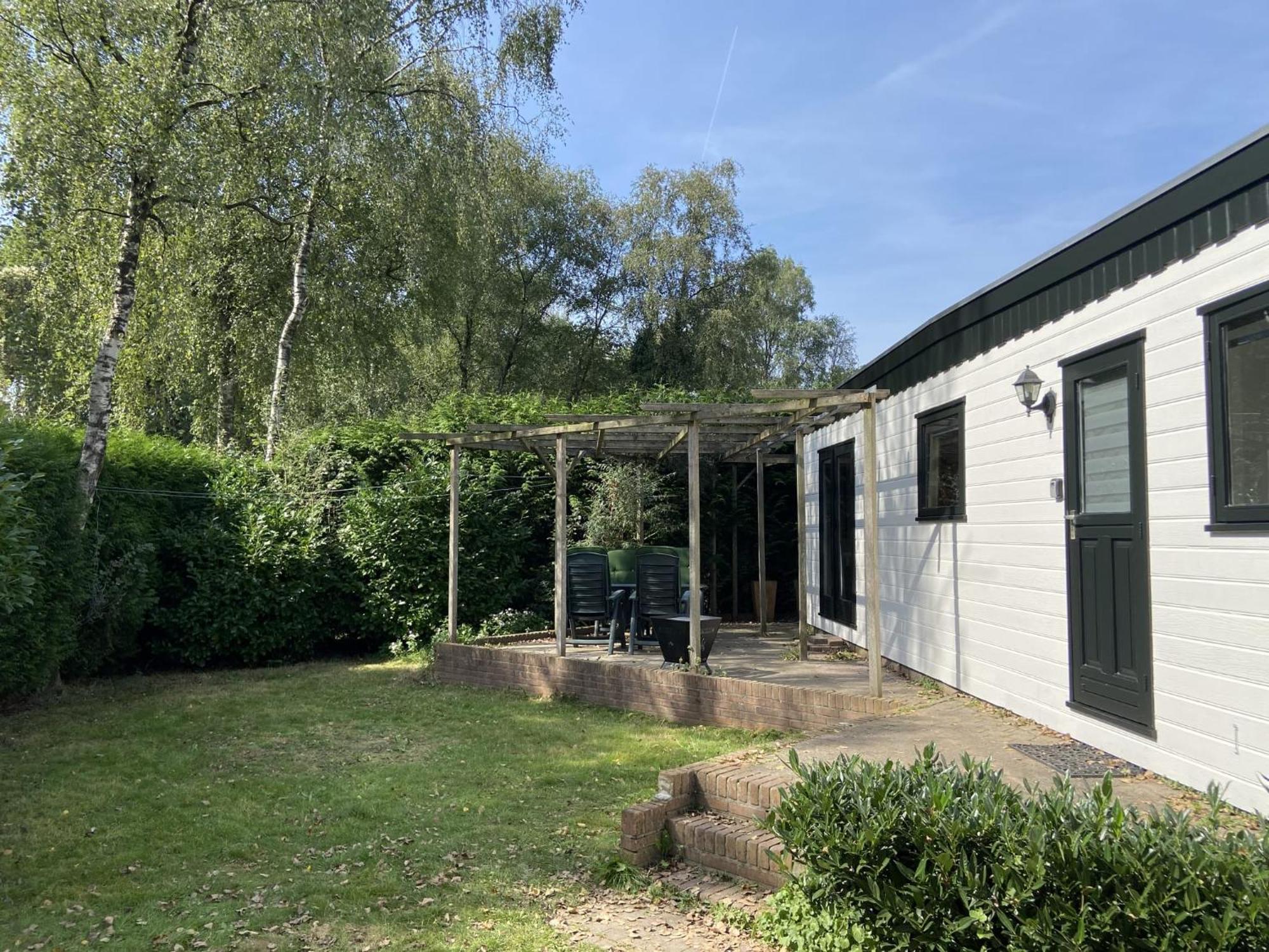 Veluwe Vakanties Chalets With Private Barrel Sauna - With Pool Bar And Restaurant Facilities In The Veluwe National Park Putten Exteriör bild