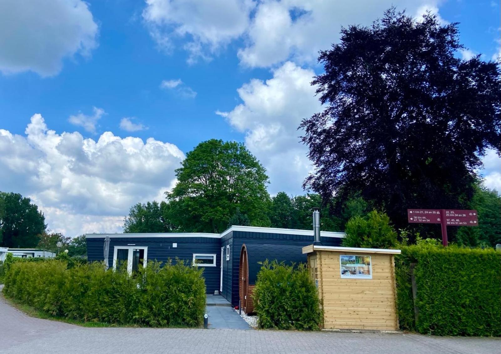 Veluwe Vakanties Chalets With Private Barrel Sauna - With Pool Bar And Restaurant Facilities In The Veluwe National Park Putten Exteriör bild